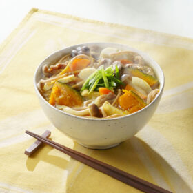 ほうとう風かぼちゃたっぷり味噌うどん