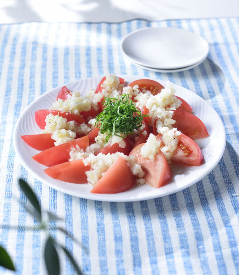 トマトの塩糀玉ねぎのせ