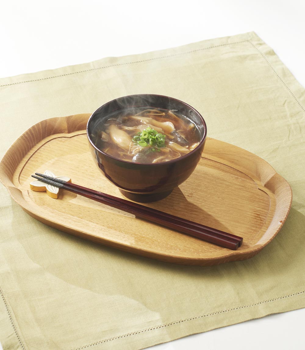 自然の旨みあふれる　たっぷり4種のきのこ汁