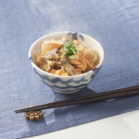このダシ旨みダシすぎ！鮭ときのこの炊き込みごはん
