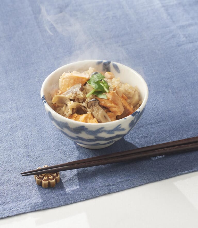 このダシ旨みダシすぎ！鮭ときのこの炊き込みごはん