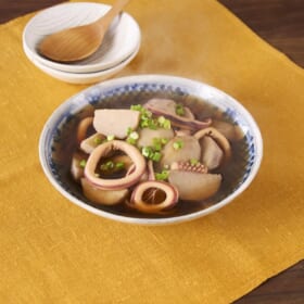 手間を省いてもこの旨さ！ ほくほく里芋とイカの煮物
