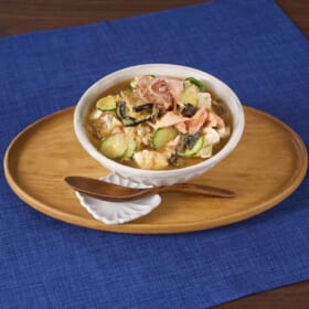 さっぱりだけどおだしがきいてる！ 鮭の冷や汁