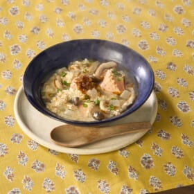 アジアン料理好きに作ってほしい！鮭と大根のレモン豆乳スープ