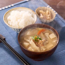 香ばしい味噌と納豆のコク！ 野菜たっぷり納豆汁