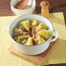 まるごとキャベツの蒸し煮