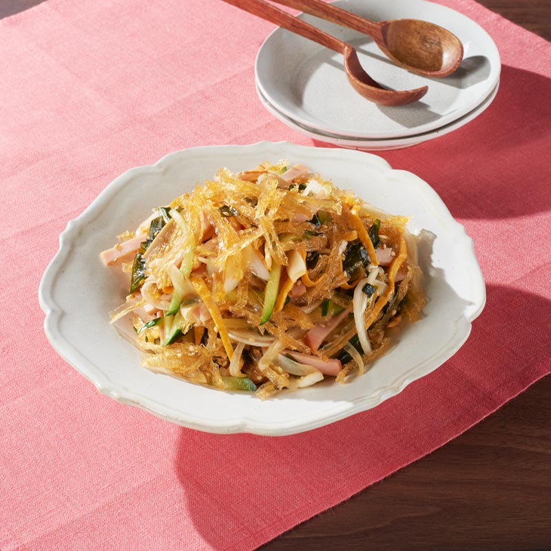 もう箸が止まらないぷるシャキ食感！　中華寒天わかめサラダ