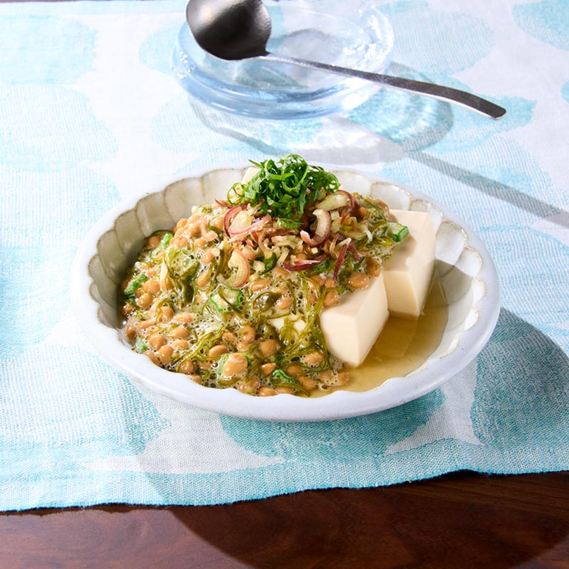 ネバネバ黄金コンビ！ 納豆とめかぶ豆腐ぶっかけ