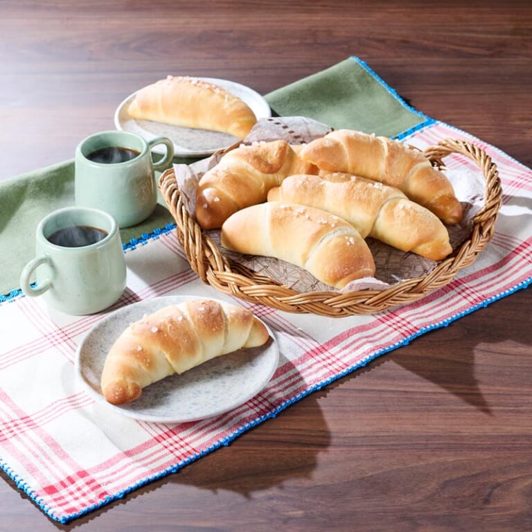 バターがじゅわっ！塩パンロール