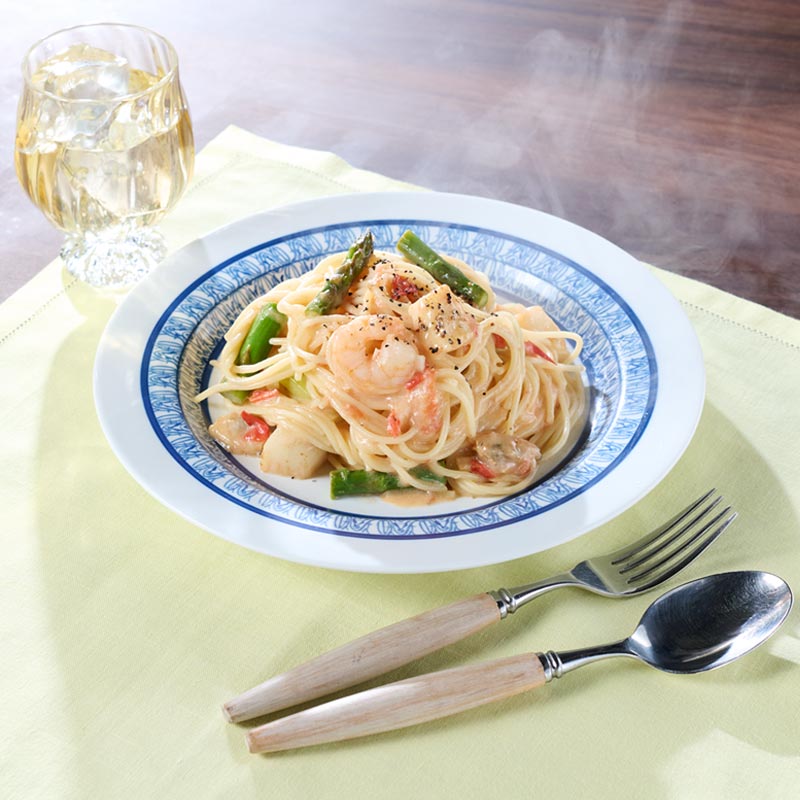 チーズと牛乳でコクアップ アスパラと魚介のチーズパスタ