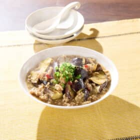 レンジでカンタン! なすトロ〜リ鶏そぼろ煮