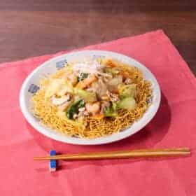 もりもり具だくさん！ピリ辛あんの担々麺風皿うどん